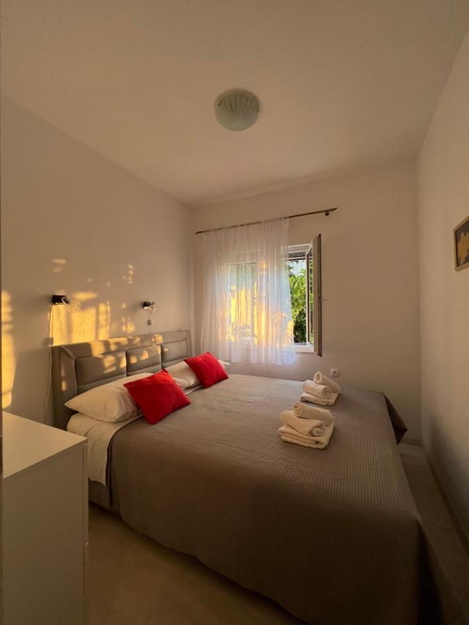 Apartmani Tamaris Vinisce Exterior foto