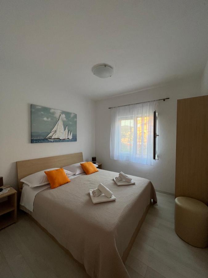 Apartmani Tamaris Vinisce Exterior foto