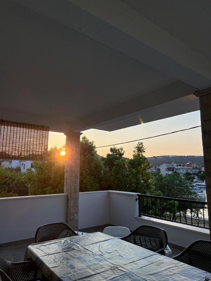 Apartmani Tamaris Vinisce Exterior foto