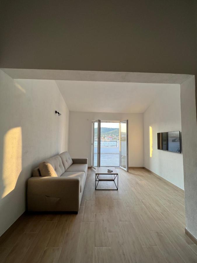 Apartmani Tamaris Vinisce Exterior foto