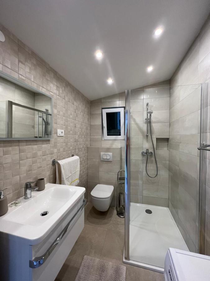 Apartmani Tamaris Vinisce Exterior foto