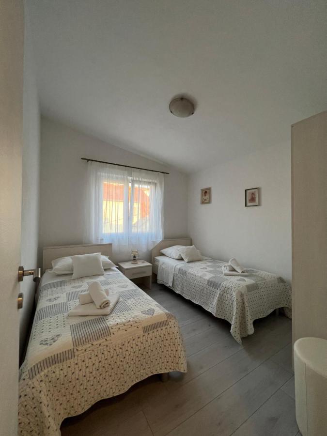 Apartmani Tamaris Vinisce Exterior foto
