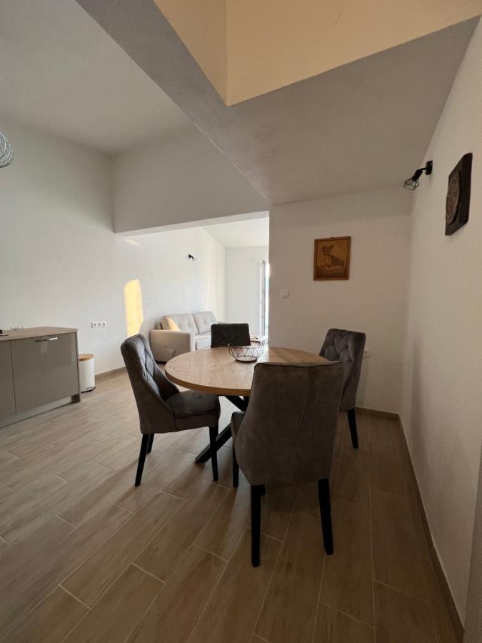 Apartmani Tamaris Vinisce Exterior foto