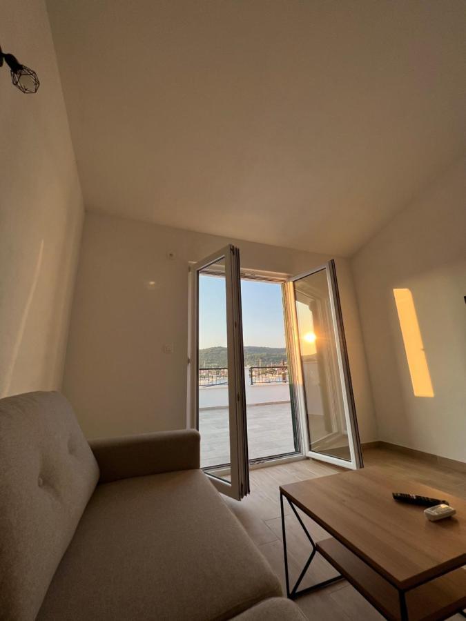 Apartmani Tamaris Vinisce Exterior foto